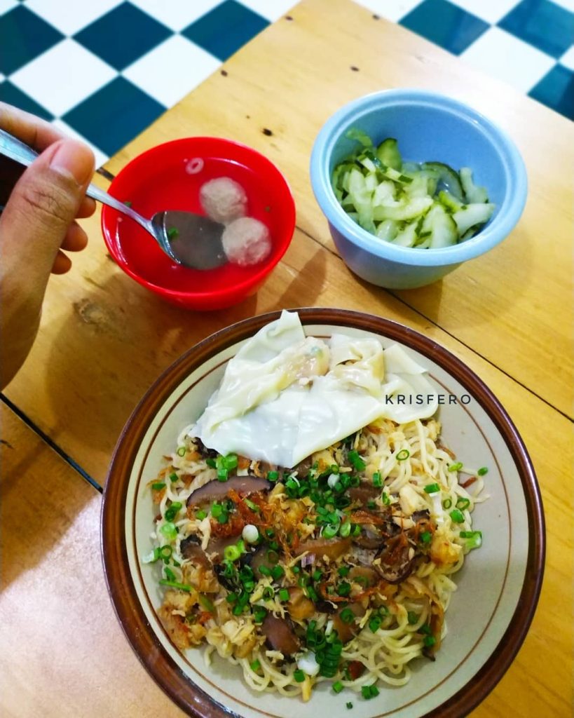 Mie Ayam Ijoe: Kenikmatan yang Menghangatkan Jiwa di Jantung Cilacap
