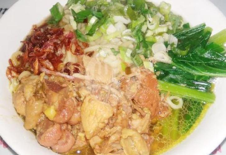 Mie Ayam Ijoe: Kenikmatan yang Menghangatkan Jiwa di Jantung Cilacap